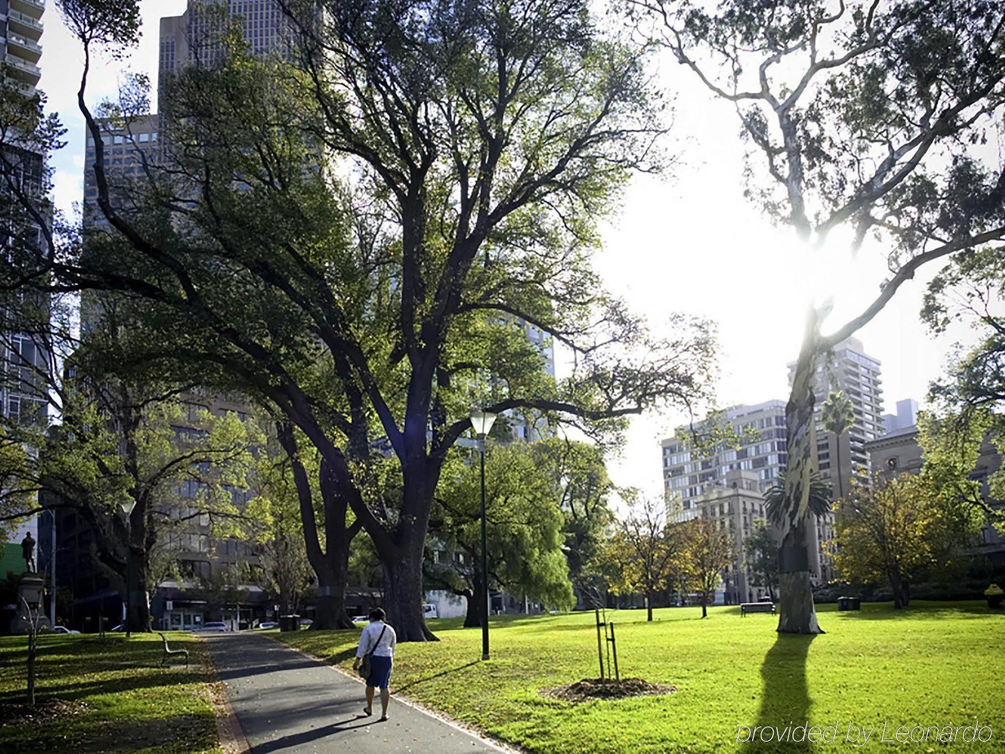 Mercure Melbourne Treasury Gardens Eksteriør billede