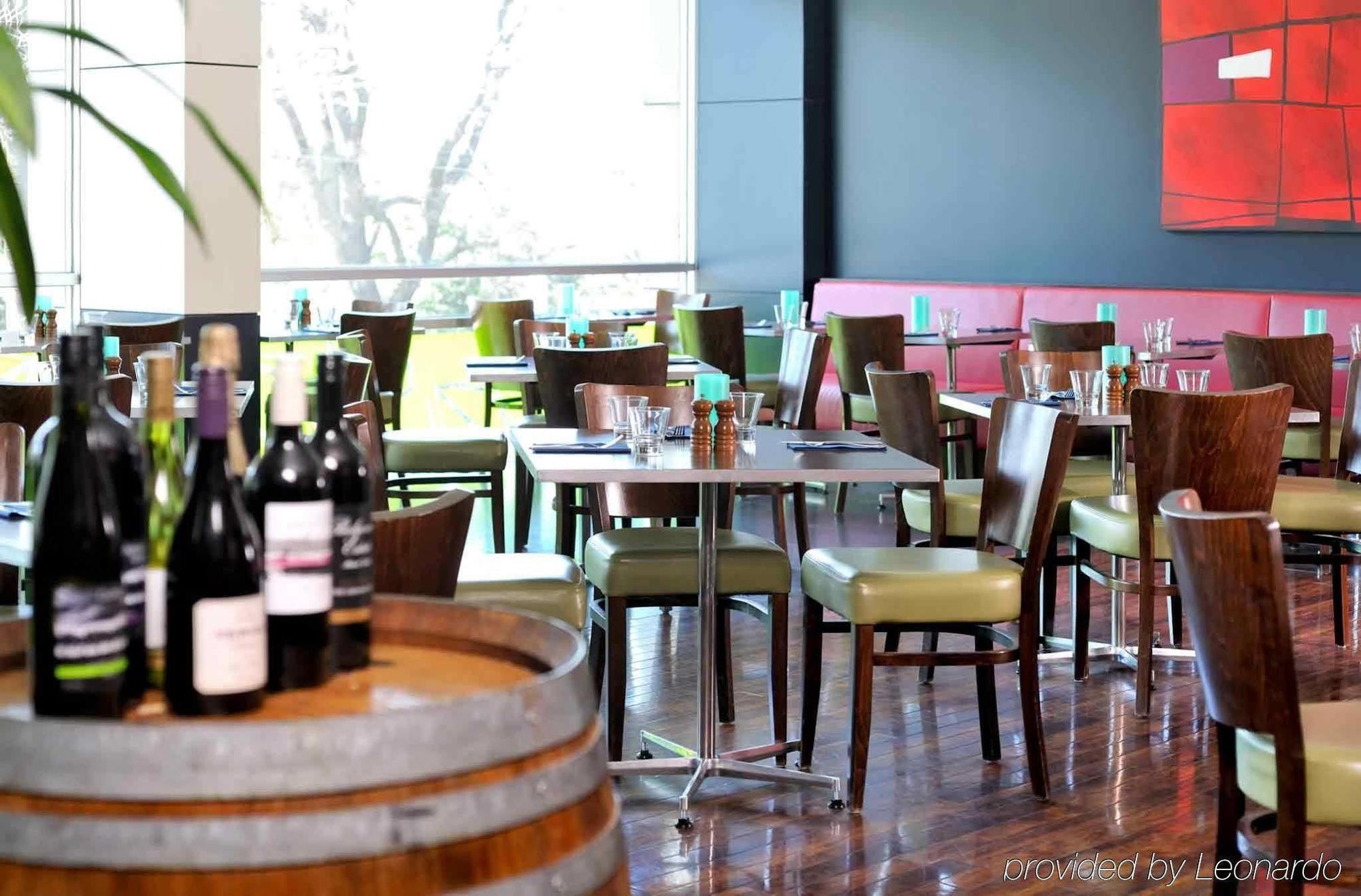 Mercure Melbourne Treasury Gardens Restaurant billede