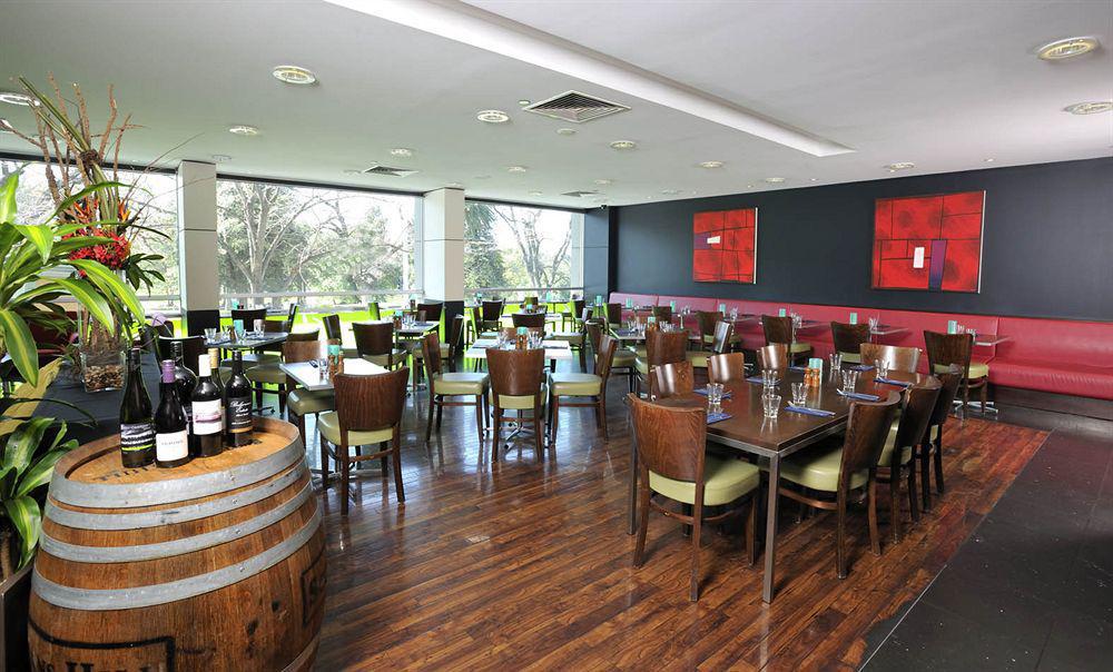 Mercure Melbourne Treasury Gardens Restaurant billede